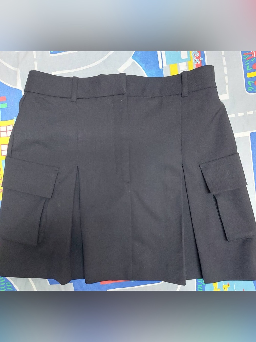 Aritzia Babaton black pleated mini skirt
